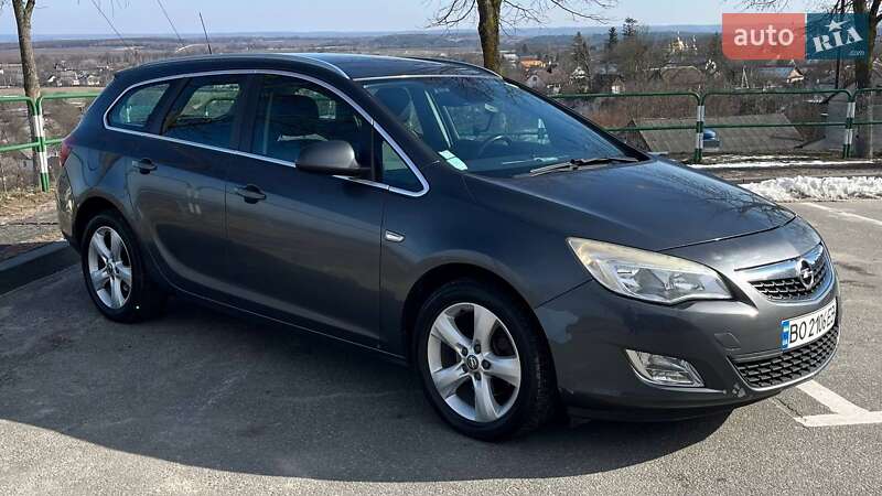 Универсал Opel Astra 2011 в Кременце