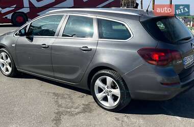 Универсал Opel Astra 2011 в Кременце