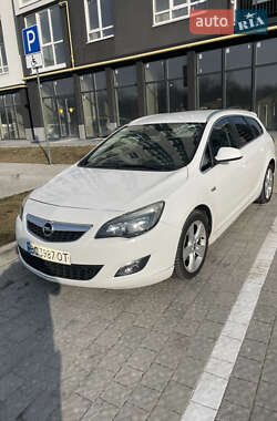 Универсал Opel Astra 2012 в Львове