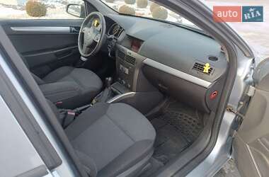 Хэтчбек Opel Astra 2006 в 