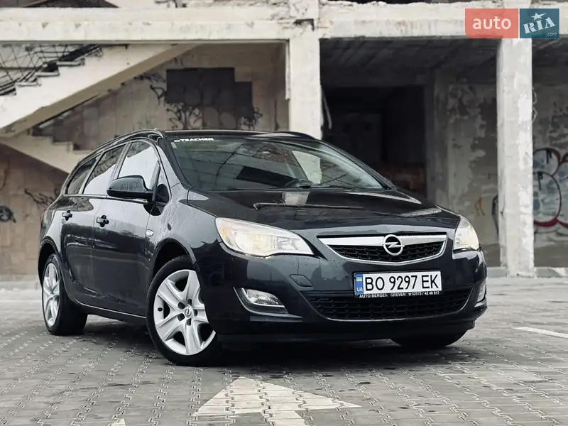 Універсал Opel Astra 2011 в 