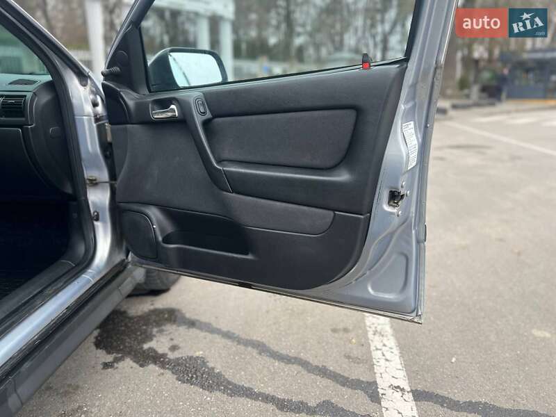 Хэтчбек Opel Astra 2002 в Виннице