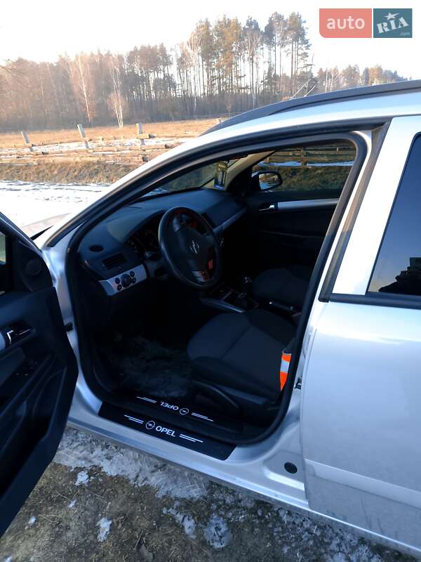 Универсал Opel Astra 2006 в Барановке