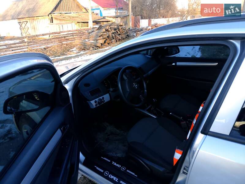 Универсал Opel Astra 2006 в Барановке