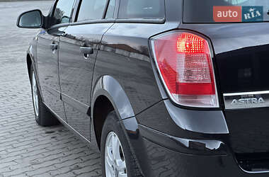 Універсал Opel Astra 2010 в 