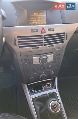 Универсал Opel Astra 2005 в 