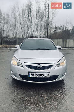 Універсал Opel Astra 2011 в Коростишеві