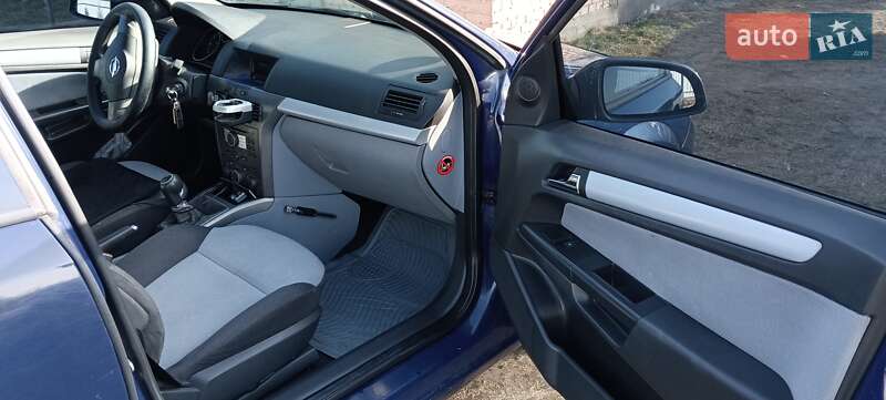 Универсал Opel Astra 2006 в Ивано-Франковске