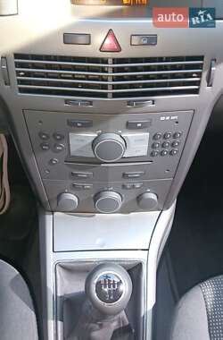 Хэтчбек Opel Astra 2006 в 