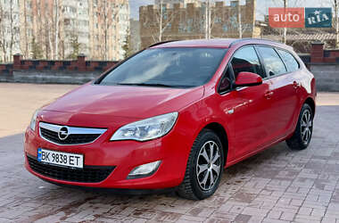 Универсал Opel Astra 2011 в Ровно