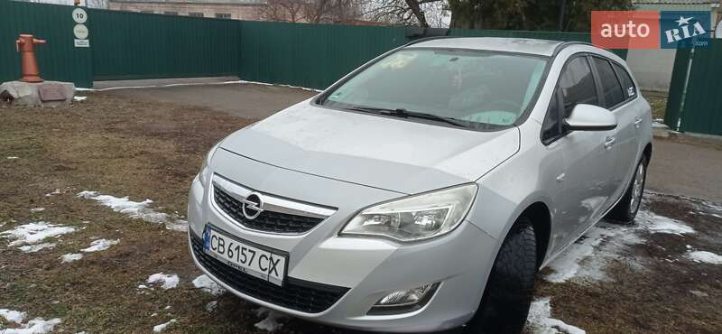 Универсал Opel Astra 2011 в Мене
