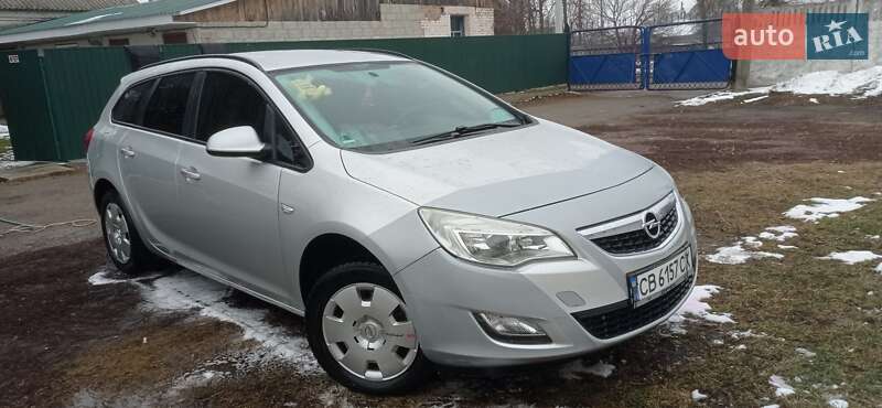 Универсал Opel Astra 2011 в Мене