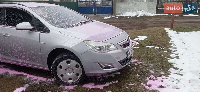 Универсал Opel Astra 2011 в Мене