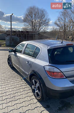 Хэтчбек Opel Astra 2006 в 