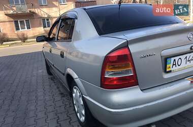 Седан Opel Astra 2006 в Тячеві