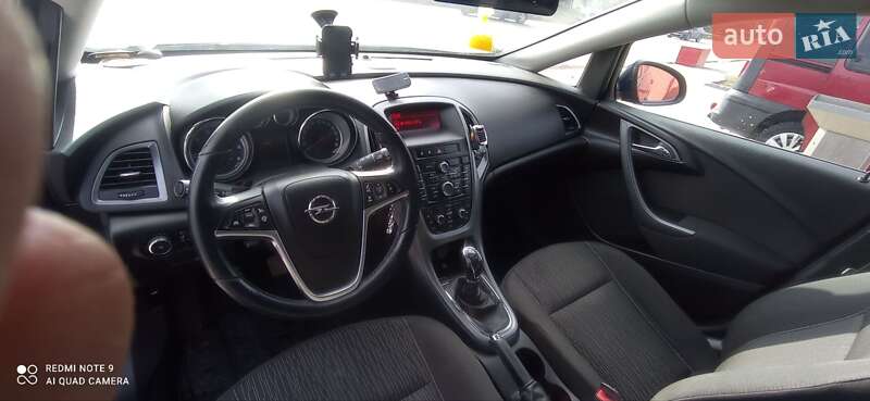 Универсал Opel Astra 2013 в Дрогобыче