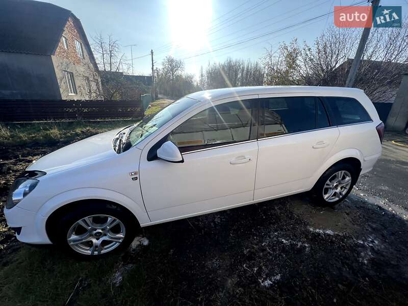 Универсал Opel Astra 2010 в 
