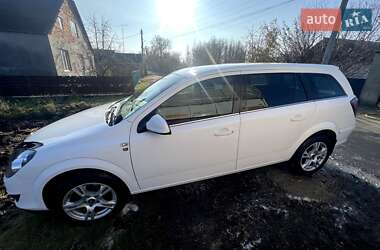 Универсал Opel Astra 2010 в 