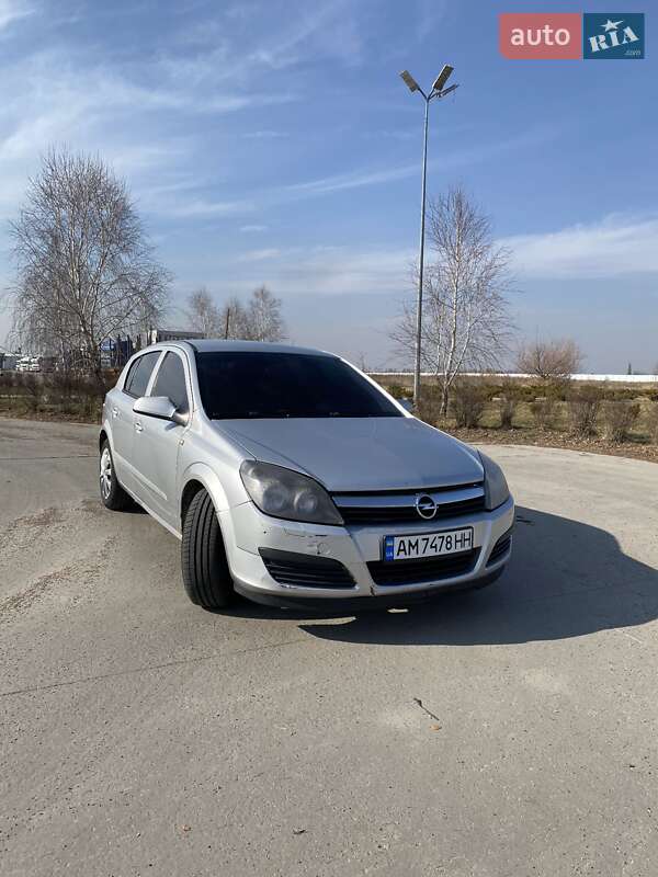 Хэтчбек Opel Astra 2004 в Коростене