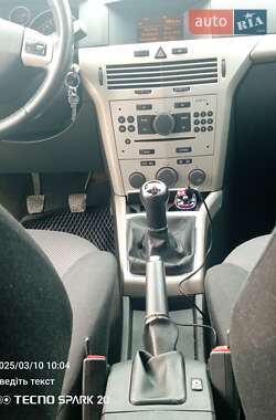 Хэтчбек Opel Astra 2008 в 