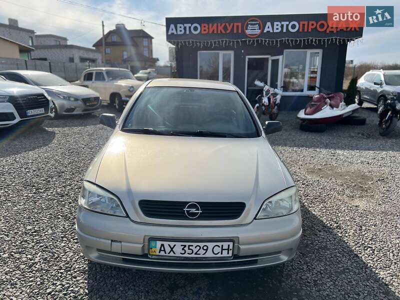 Седан Opel Astra 2006 в Песочине