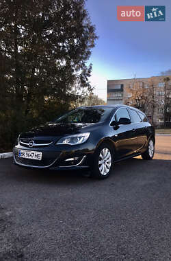 Універсал Opel Astra 2013 в Рівному