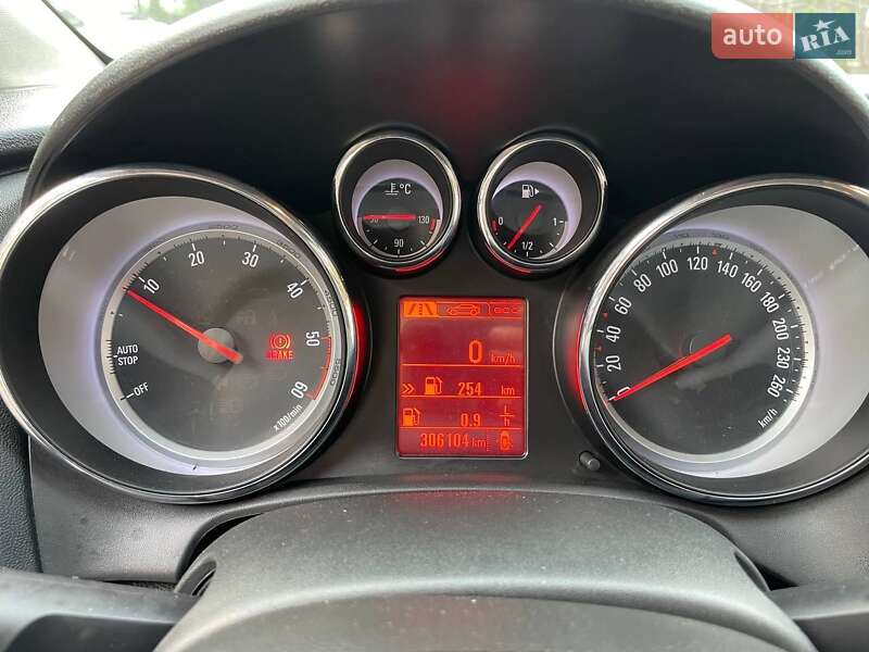 Универсал Opel Astra 2012 в Трускавце
