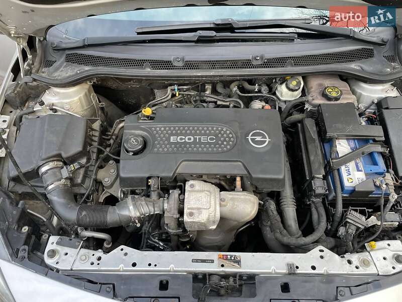 Универсал Opel Astra 2012 в Трускавце