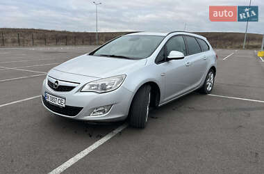 Універсал Opel Astra 2011 в Рівному