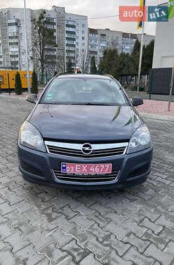 Універсал Opel Astra 2010 в Луцьку