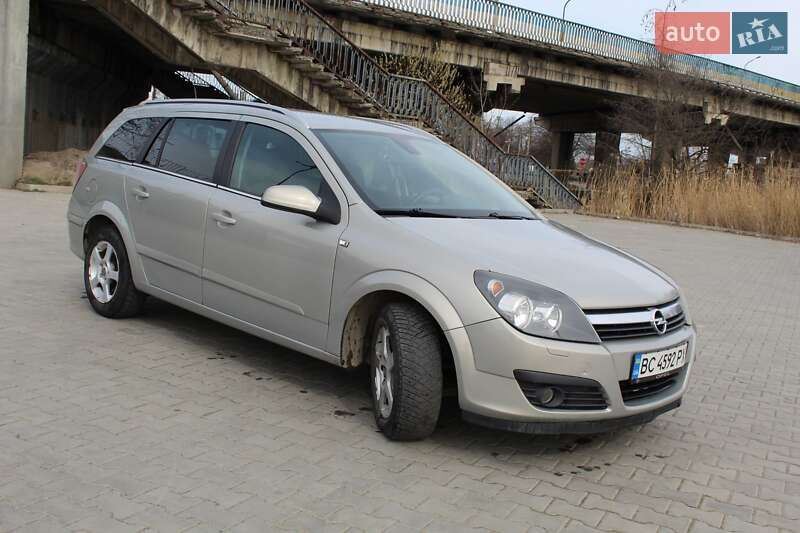 Универсал Opel Astra 2006 в Дрогобыче