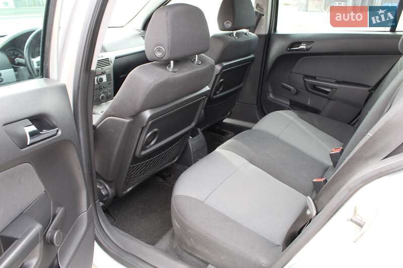 Универсал Opel Astra 2006 в Дрогобыче