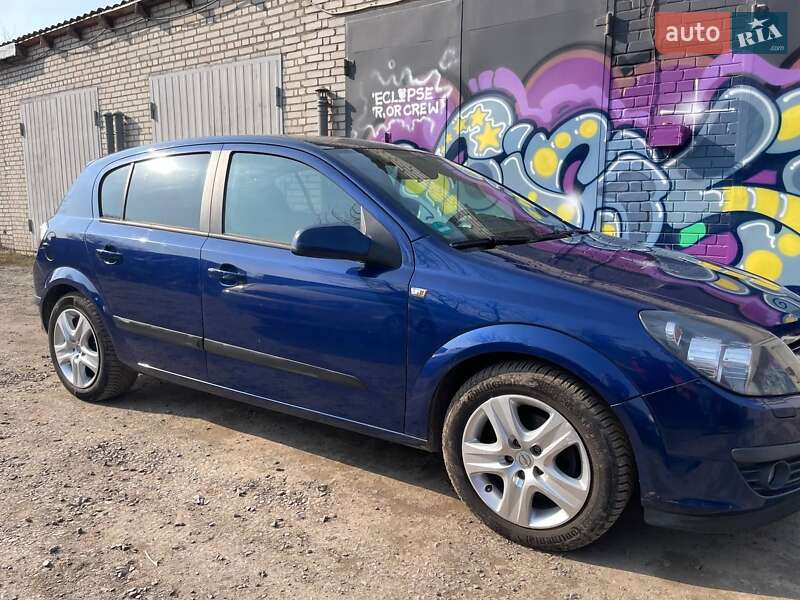 Хэтчбек Opel Astra 2004 в Луцке