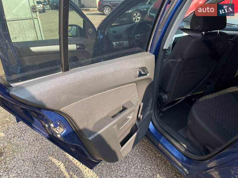 Хэтчбек Opel Astra 2004 в Луцке