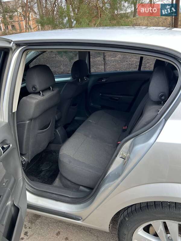 Хэтчбек Opel Astra 2008 в Дрогобыче