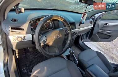 Универсал Opel Astra 2006 в 