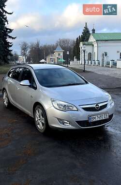 Універсал Opel Astra 2011 в Глухові