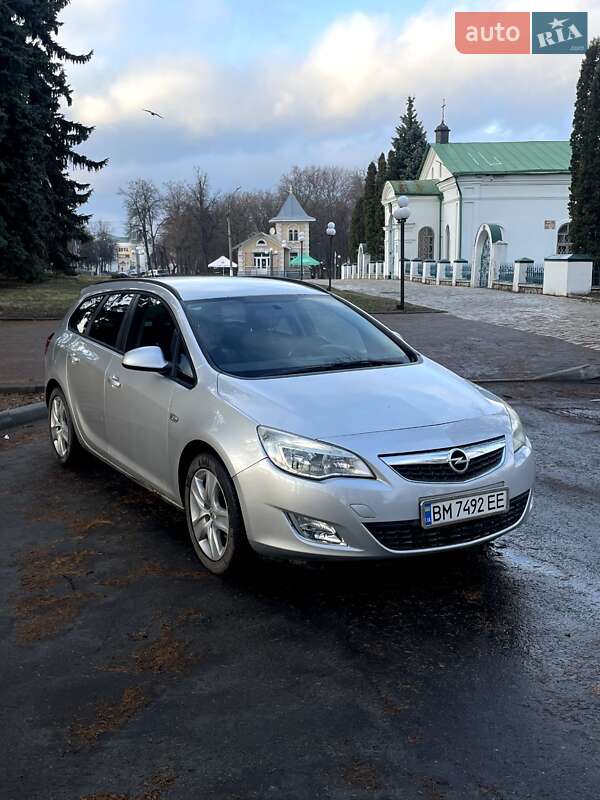 Универсал Opel Astra 2011 в Глухове