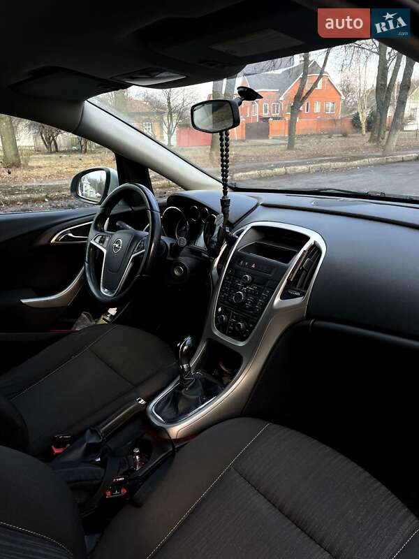 Универсал Opel Astra 2011 в Глухове