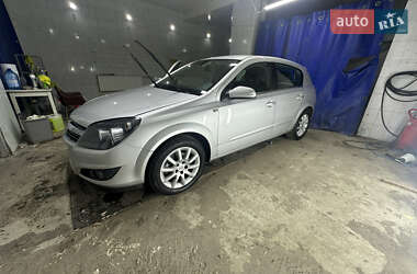 Хетчбек Opel Astra 2005 в Сумах