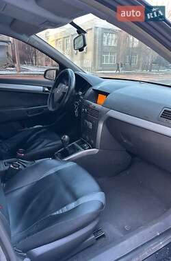 Хетчбек Opel Astra 2004 в 
