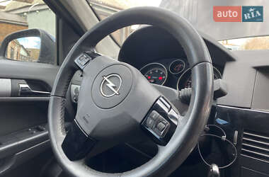 Универсал Opel Astra 2010 в 