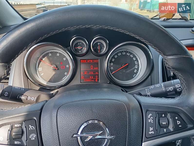 Универсал Opel Astra 2014 в Старой Выжевке