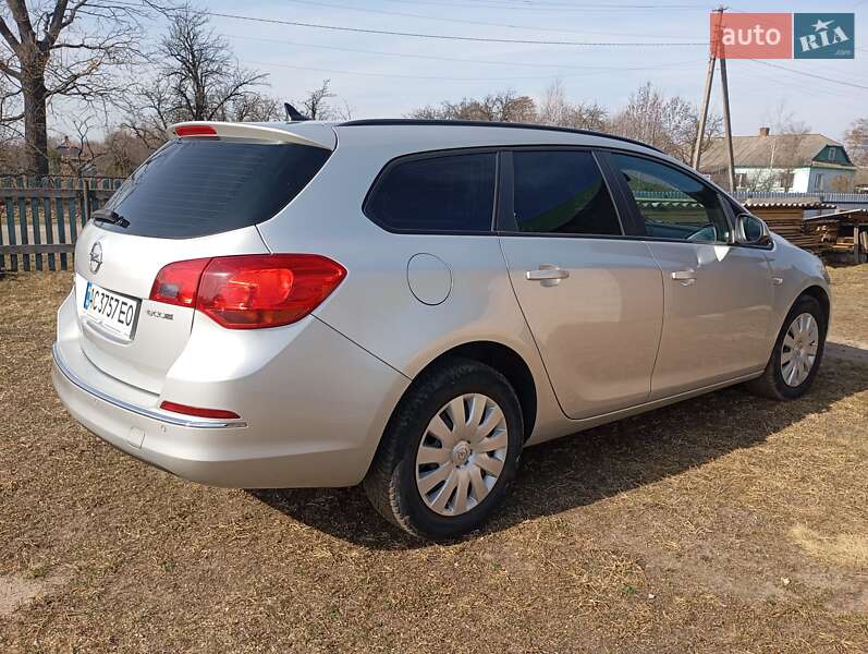 Универсал Opel Astra 2014 в Старой Выжевке