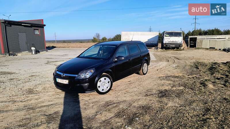 Универсал Opel Astra 2006 в Новояворовске