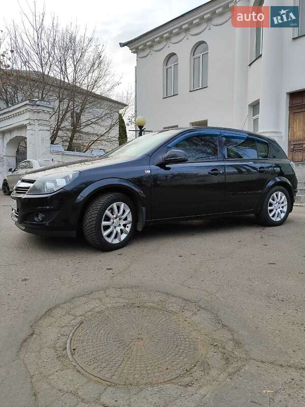 Хетчбек Opel Astra 2013 в Полтаві