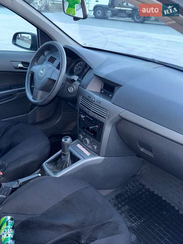 Универсал Opel Astra 2004 в Коростене