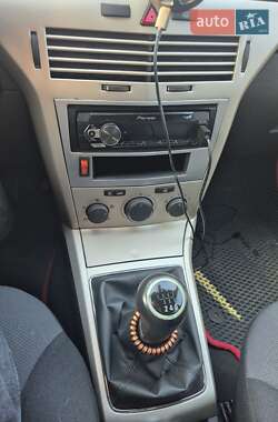 Хэтчбек Opel Astra 2008 в 