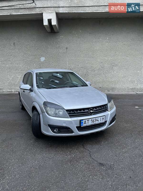 Хетчбек Opel Astra 2005 в 