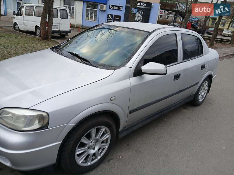 Седан Opel Astra 2002 в Малине